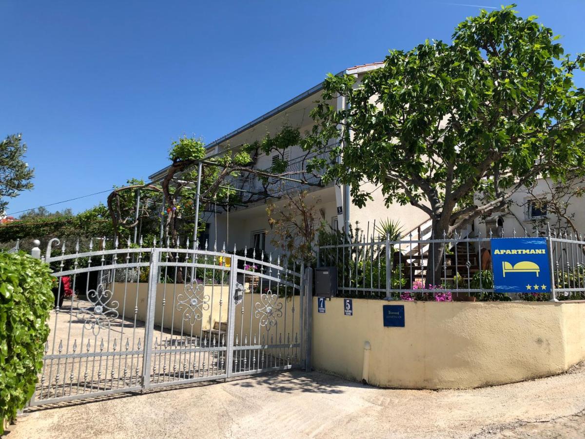 Apartmani Area Doma 特罗吉尔 外观 照片