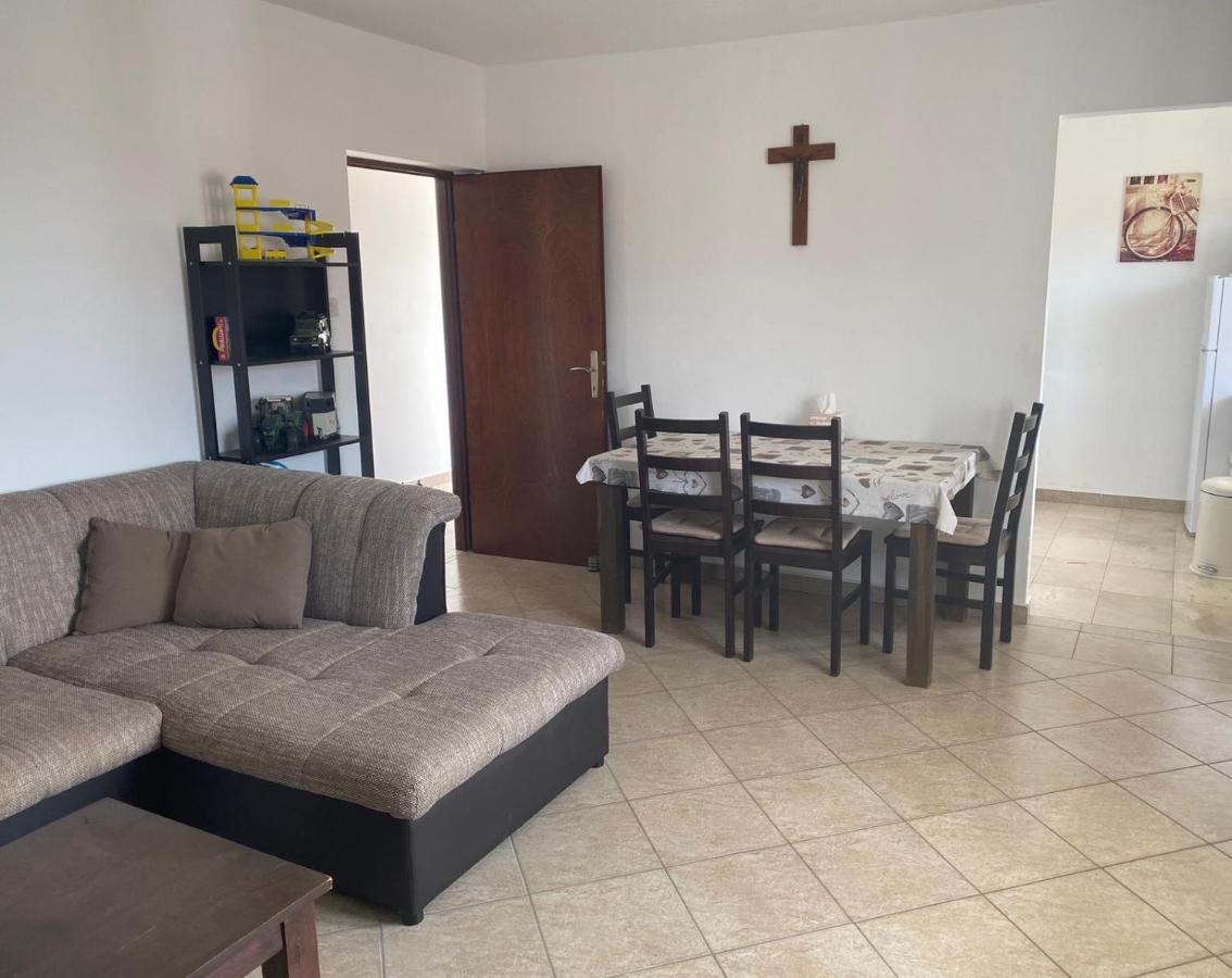 Apartmani Area Doma 特罗吉尔 外观 照片